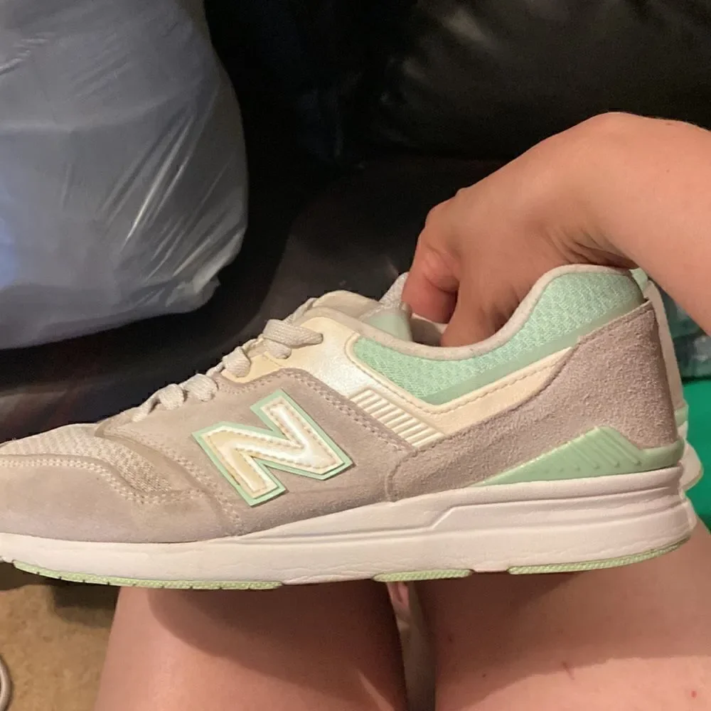 Used New Balance Womens 697 WL697PTT Mint Green Shoe - Picture 3 of 7